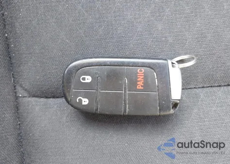 2019 Jeep Grand Cherokee Laredo 4X4 z USA, uszkodzony, nr VIN 1C4RJFAG6KC683925